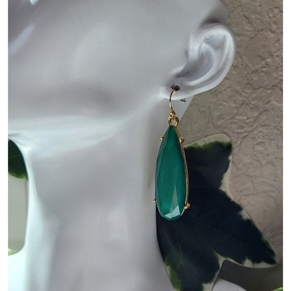 Shimmery Emerald Green Long Teardrop Dangle Earrings / Pierced - Picture 2 of 9